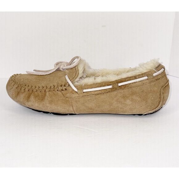 Ugg Slipper Women 6 Dakota Moccasin Beige Suede Sheepskin Fur Cozy Comfy Slip On - Picture 12 of 14